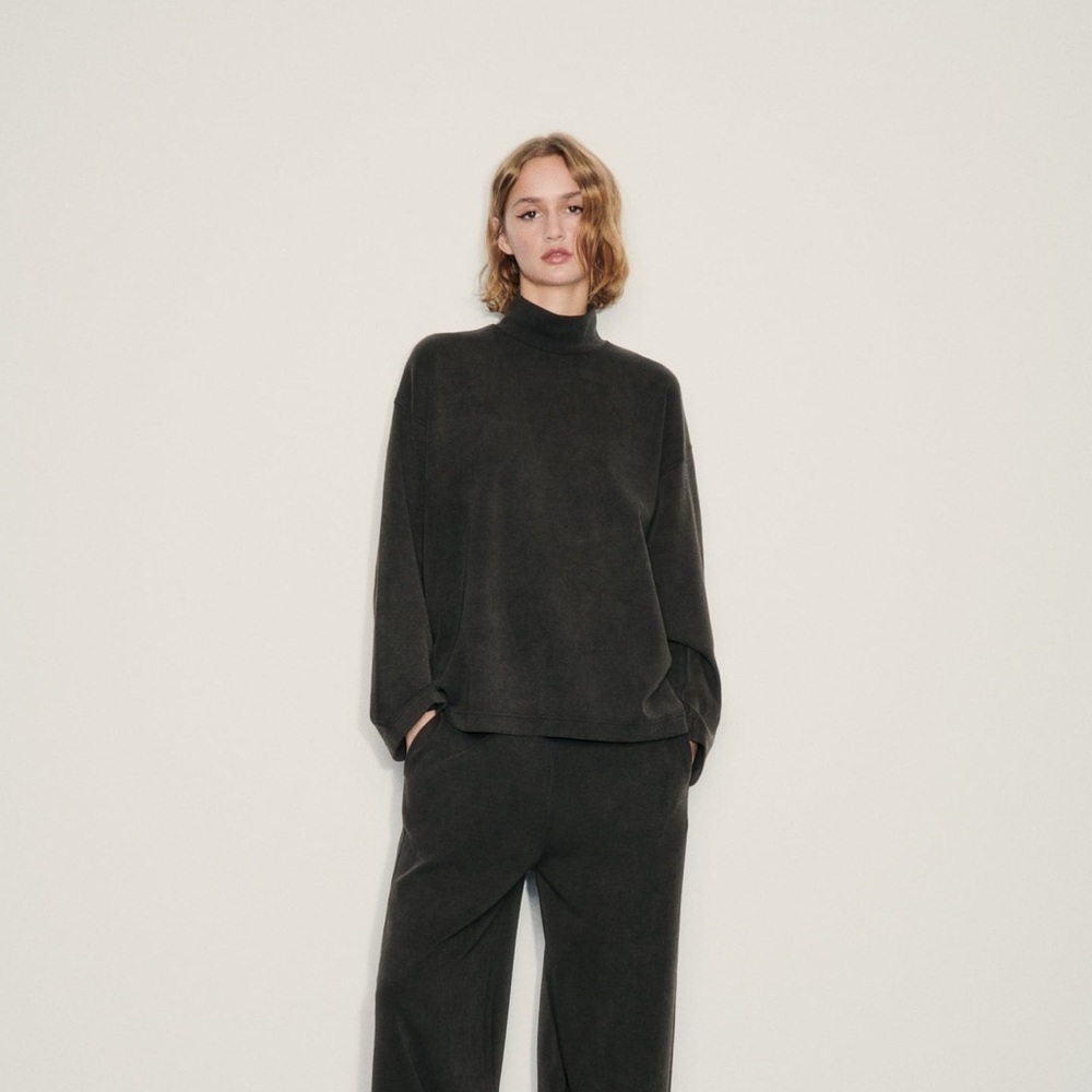 ZARA HIGH COLLAR INTERLOCK SWEATSHIRT🩵